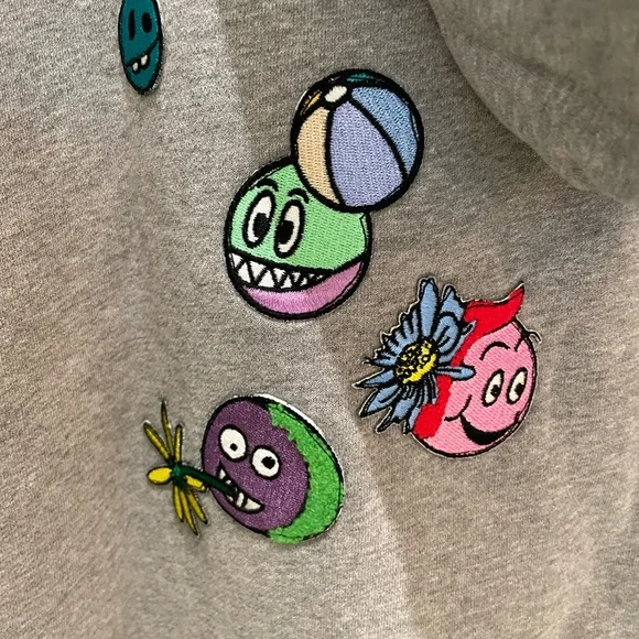 Mira Mikati NWT size 36Sweatshirt with hood and appliqués 3-D, awesome colors.